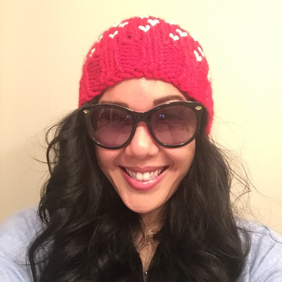 😍 Holiday red and white heart beanie! - Picture 2 of 4